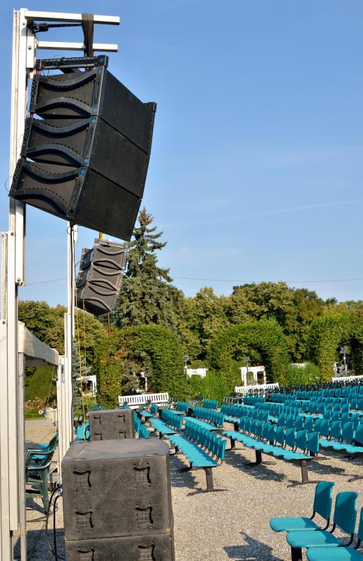 Today, many stadium rock bands continue to play large outdoor concerts at amphitheaters.