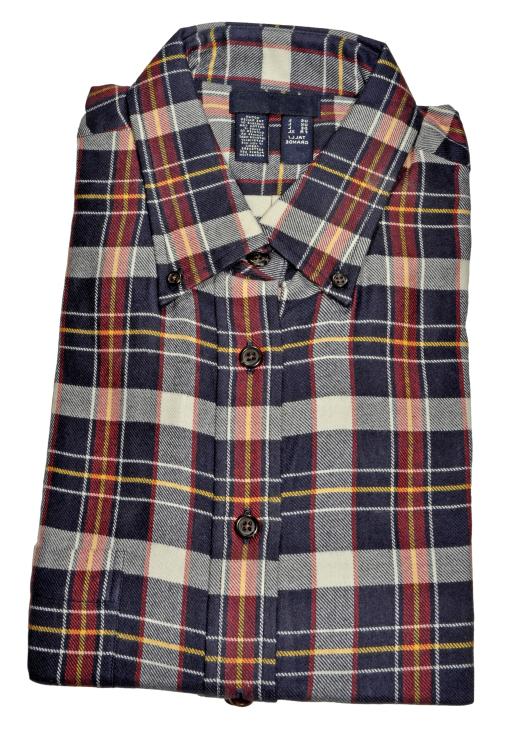 Flannel shirts were popular among 90s musicians.