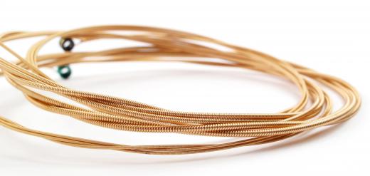 Bronze acoustic guitar strings produce a clear, ringing sound.