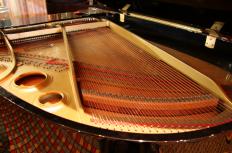 What is the Difference Between an Organ and a Piano?